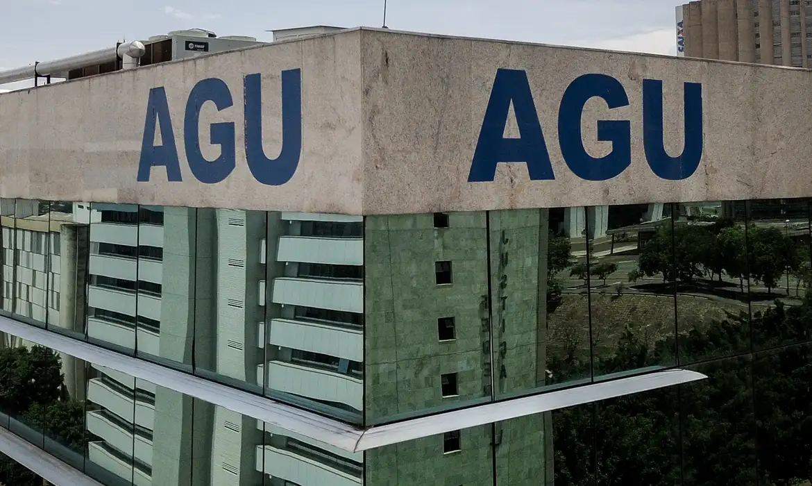 No momento você está vendo AGU diz ao STF que Lei da Dosimetria é inconstitucional