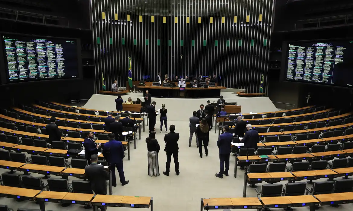 No momento você está vendo Minirreforma eleitoral limita e parcela multa a partidos políticos