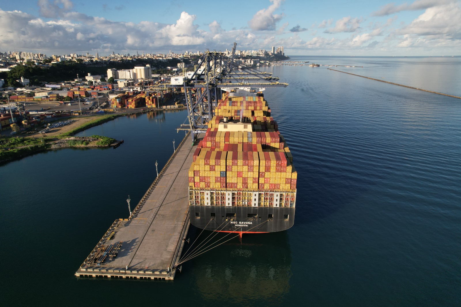 No momento você está vendo Bahia recebe navio com mais de 800 toneladas de materiais para início das obras da Ponte Salvador–Itaparica