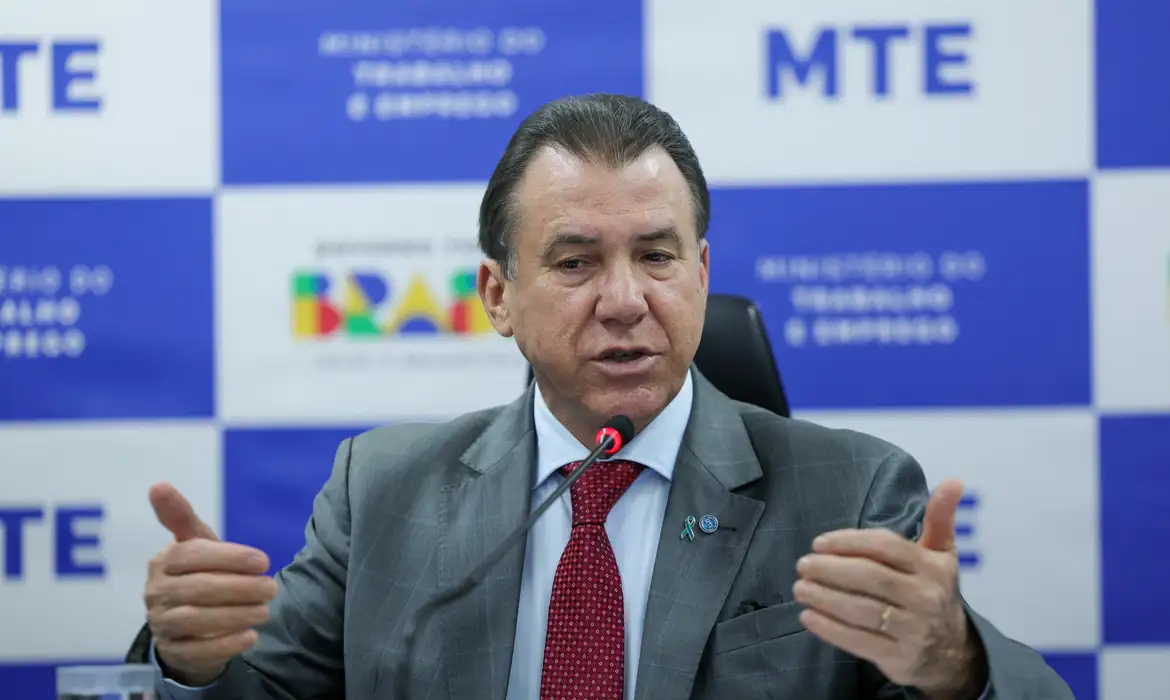 No momento você está vendo Brasil fecha 2025 com aumento de 5% no estoque de empregos