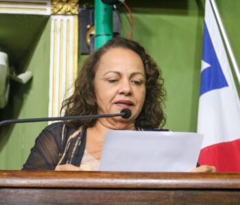 Aladilce protesta contra retrocesso aprovadono Senado: “Criança não pode ser mãe!”