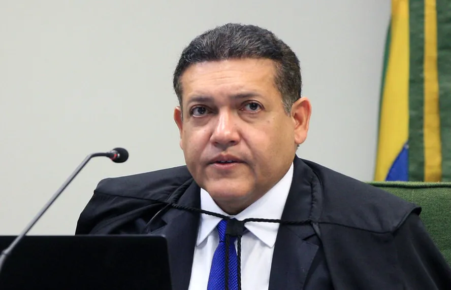 No momento você está vendo TSE deve julgar nesta terça decisão de Nunes Marques que suspendeu pesquisa com queda de Flávio