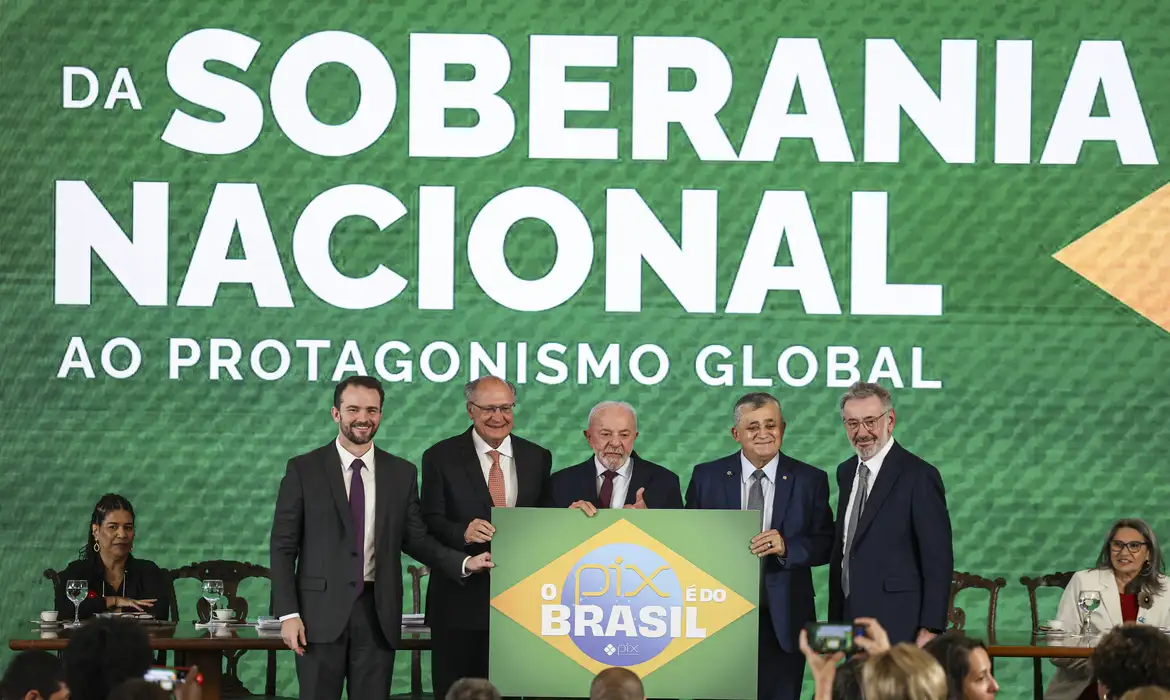 No momento você está vendo “Brasil não abaixa a cabeça”, diz Durigan ao defender soberania e Pix