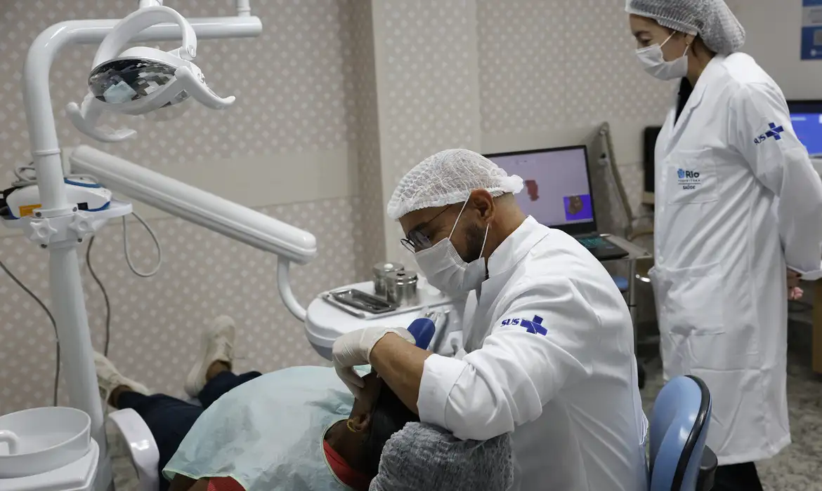 No momento você está vendo Comissão do Senado aprova novo piso salarial de médicos e dentistas