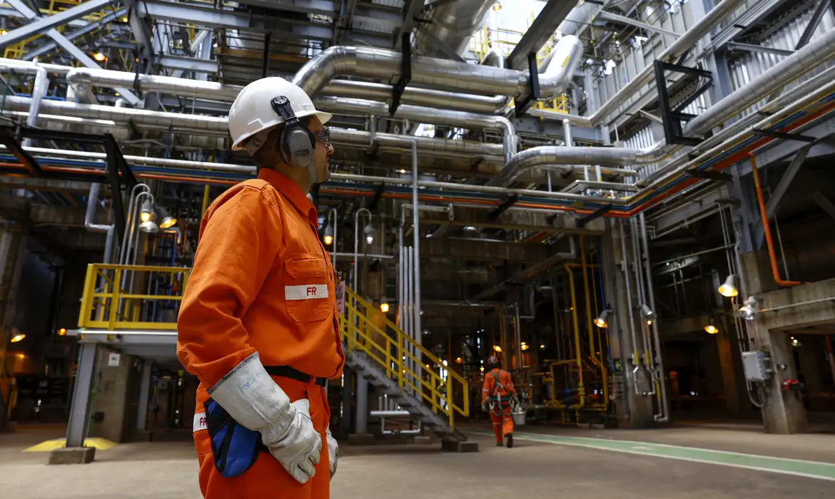 No momento você está vendo Economia brasileira cresceu 0,1% em abril, estima prévia da FGV
