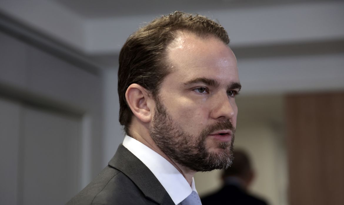No momento você está vendo Novo Desenrola já beneficiou 6 milhões de pessoas, diz Dario Durigan