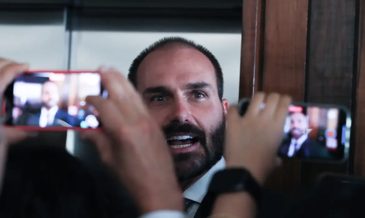 No momento você está vendo STF inicia sessão que vai decidir se Eduardo Bolsonaro será condenado