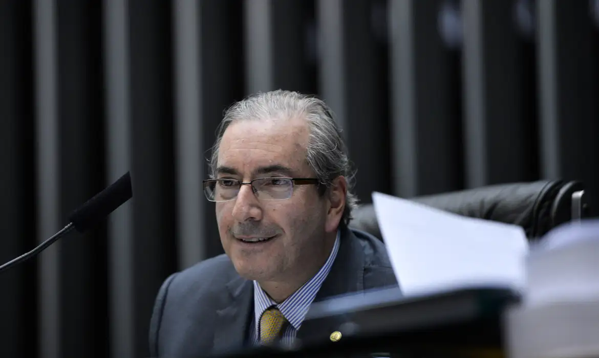 No momento você está vendo STF bloqueia R$ 6 milhões de Eduardo Cunha por indicação de emendas