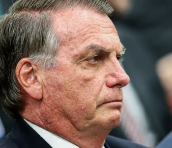 PF faz buscas por armas e munição na casa de Bolsonaro