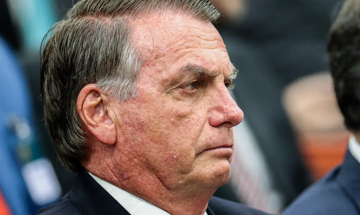 No momento você está vendo PF faz buscas por armas e munição na casa de Bolsonaro