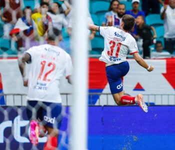 Bahia vence Chapecoense na volta à Fonte