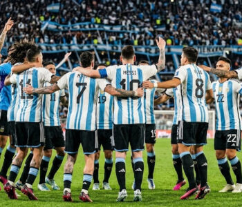 Na alma, Argentina vira pra cima da Inglaterra e faz final com Espanha