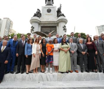 Chegada do Fogo Simbólico e do cortejo cívico ao Campo Grande encerra desfile do 2 de Julho em Salvador