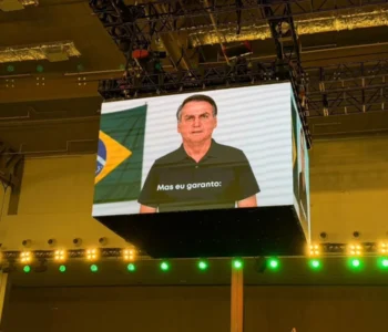 Bolsonaro criado com IA aparece em campanha de Flávio e gera debate jurídico