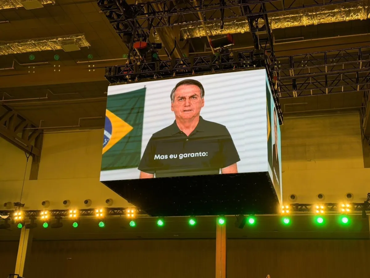 No momento você está vendo Bolsonaro criado com IA aparece em campanha de Flávio e gera debate jurídico