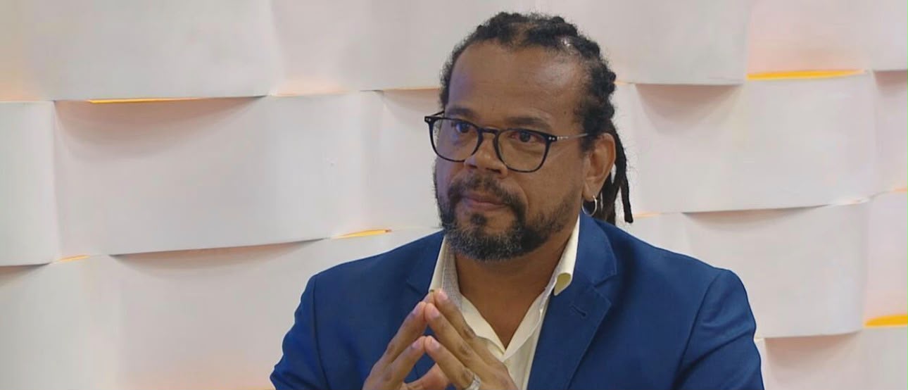No momento você está vendo Kleber Rosa aponta racismo e herança coronelista em declaração de Caiado