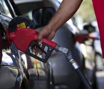 Governo adia reunião que pode aumentar etanol na gasolina para 32%