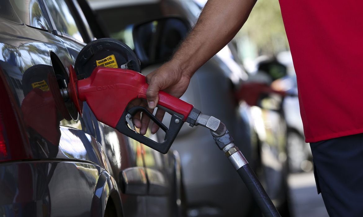 No momento você está vendo Governo adia reunião que pode aumentar etanol na gasolina para 32%