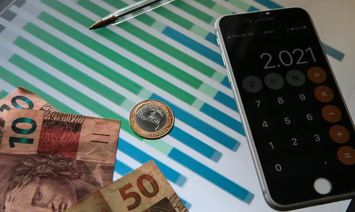 No momento você está vendo Mercado financeiro reduz projeção da inflação para 5,30%