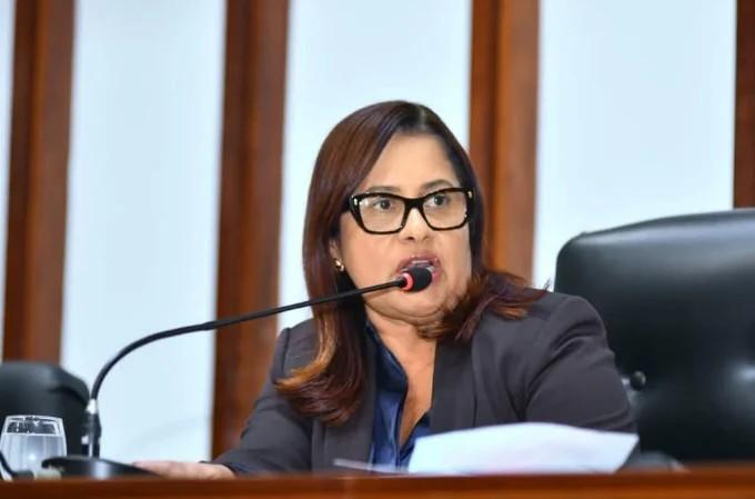 No momento você está vendo Kátia Oliveira alerta para número recorde de feminicídio no Brasil e cobra fortalecimento da proteção às mulheres