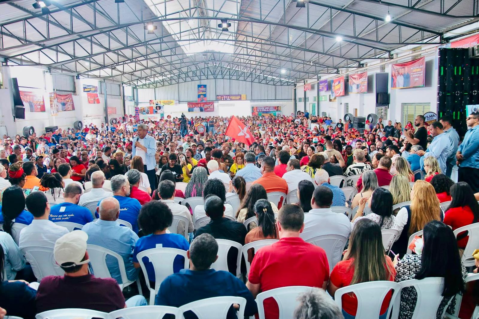No momento você está vendo PGP reúne 41 prefeitos e ex-prefeitos e lota espaço em Vitória da Conquista