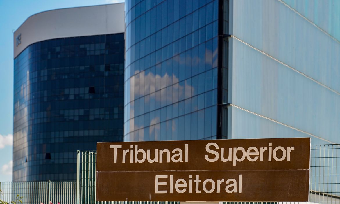 No momento você está vendo Eleições: TSE assina acordo com big techs para combater desinformação