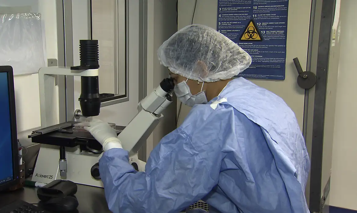 No momento você está vendo Como cientistas “curaram” infectados com HIV