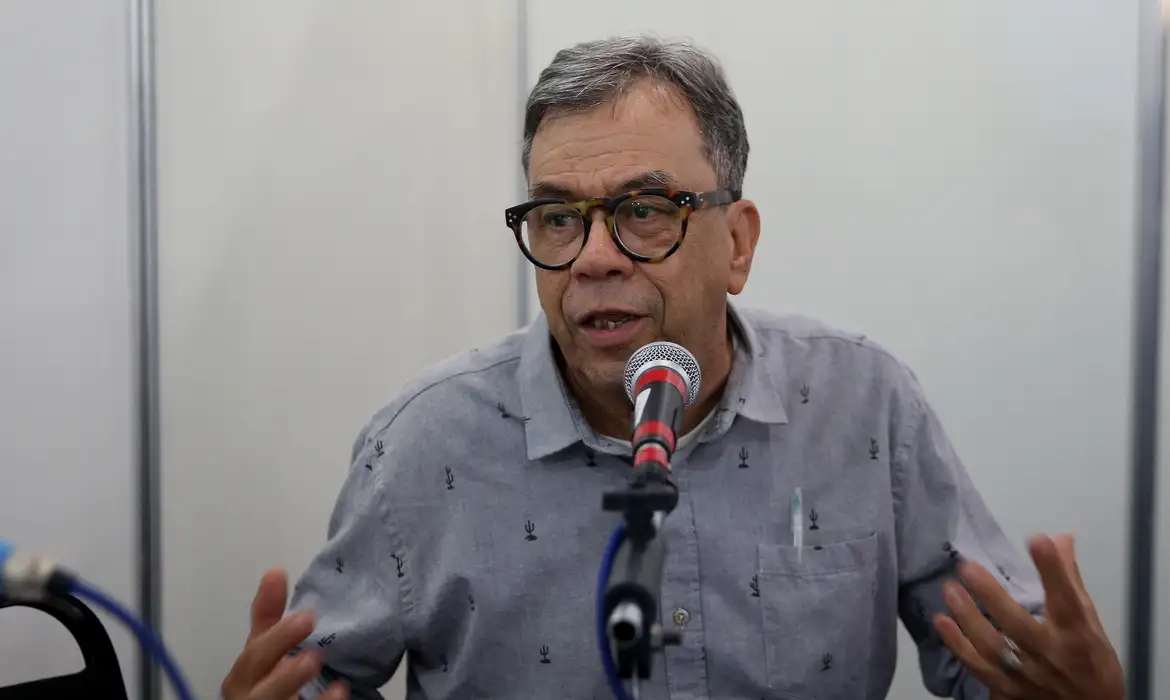 No momento você está vendo Morre, em Salvador, o poeta e ativista Luis Turiba