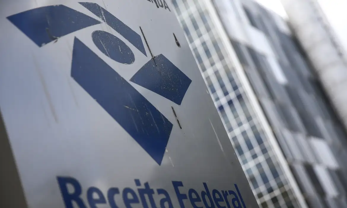 No momento você está vendo Receita paga nesta segunda último lote de restituição do IR 2026