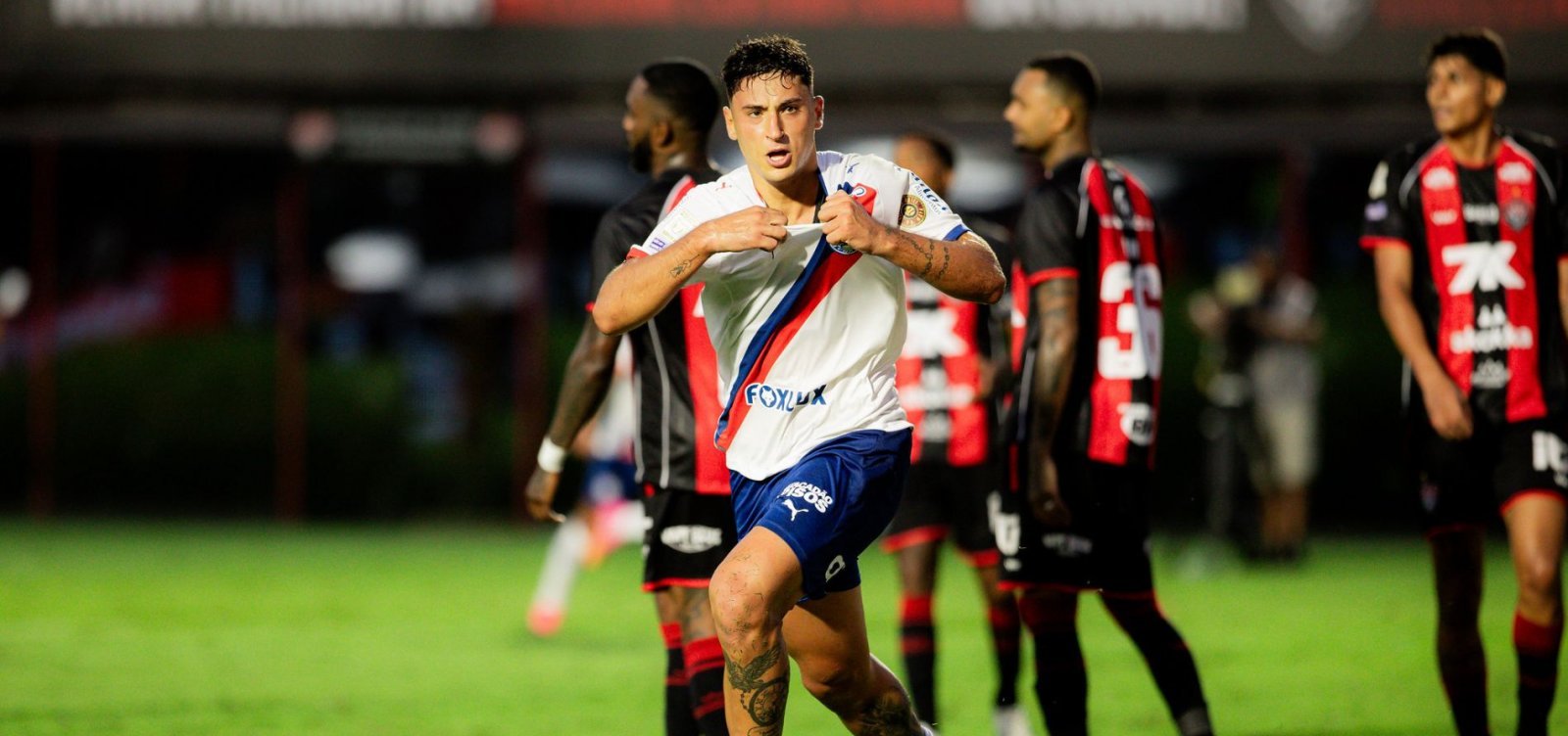 No momento você está vendo Bahia quebra a guia do Leão no Barradão