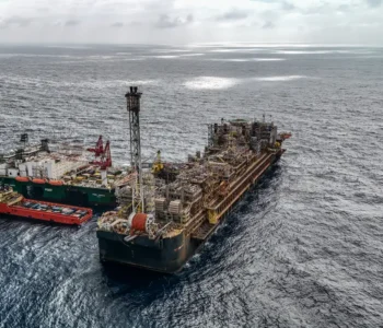 Petroleiros pedem Petrobras mais estatal e menor repasse a acionistas