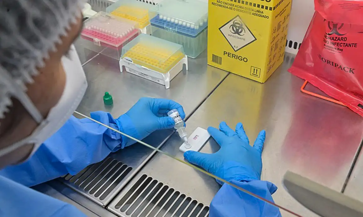 No momento você está vendo Anvisa atualiza regras sobre controle de qualidade em laboratórios