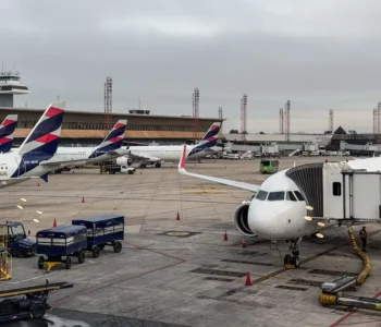 Anvisa atualiza regras de segurança sanitária para aviões e aeroportos