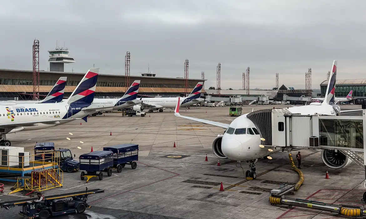 No momento você está vendo Anvisa atualiza regras de segurança sanitária para aviões e aeroportos