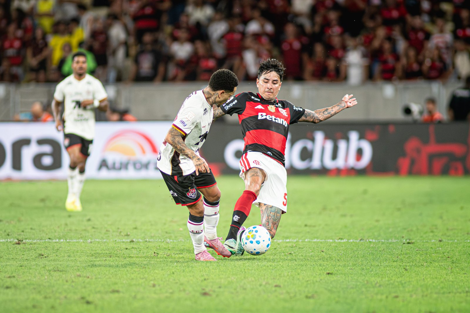 No momento você está vendo Vitória perde do Flamengo no Maraca e continua sem vencer fora