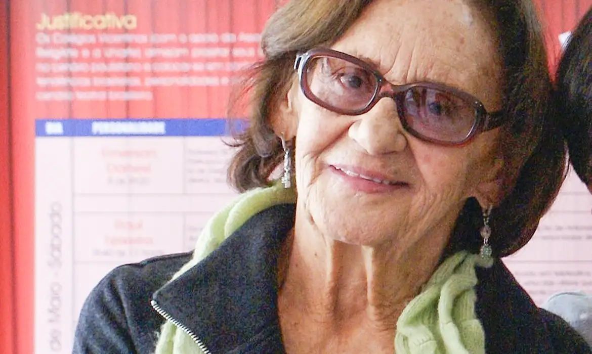 No momento você está vendo Nas redes sociais, amigos e fãs homenageiam Laura Cardoso