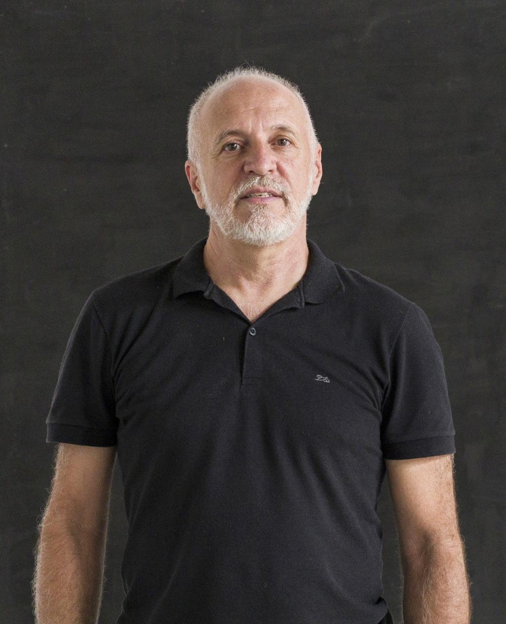 No momento você está vendo Ricardo Homen apresenta sua primeira exposição individual em Salvador