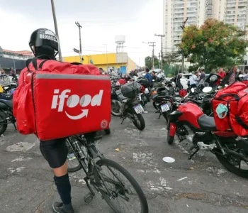 Anvisa libera venda de medicamentos por plataformas como iFood e Rapp