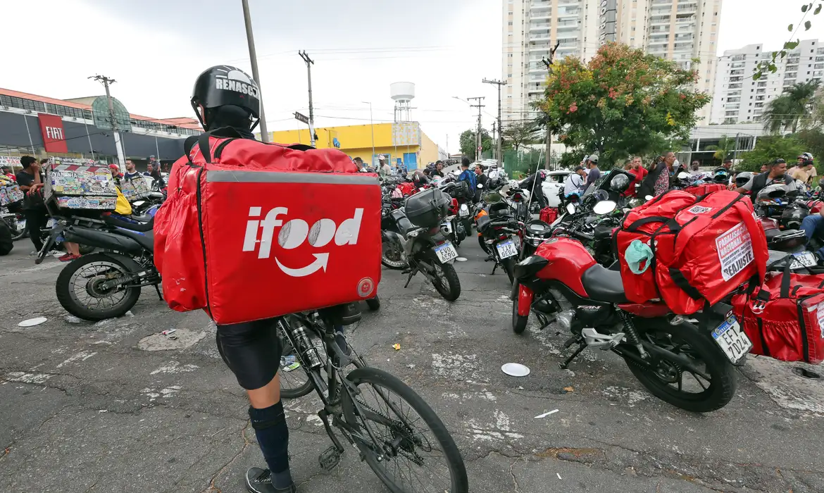 No momento você está vendo Anvisa libera venda de medicamentos por plataformas como iFood e Rapp