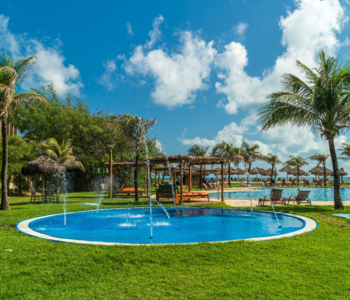 Resorts no litoral oferecem descontos e gratuidade infantil para viagens em outubro