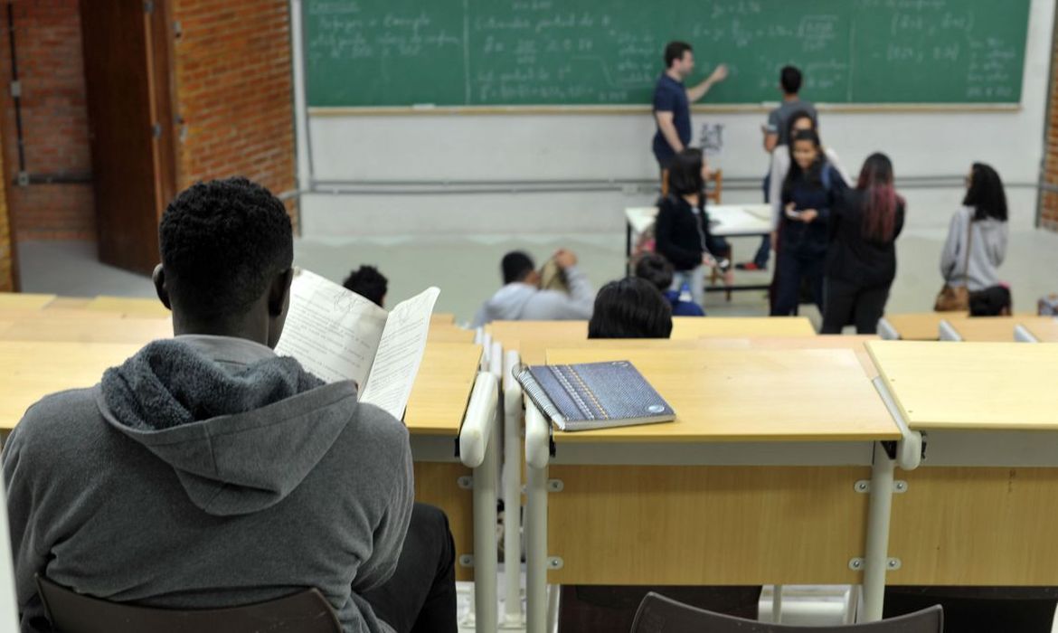 No momento você está vendo Fies começa a convocar nesta sexta estudantes em lista de espera