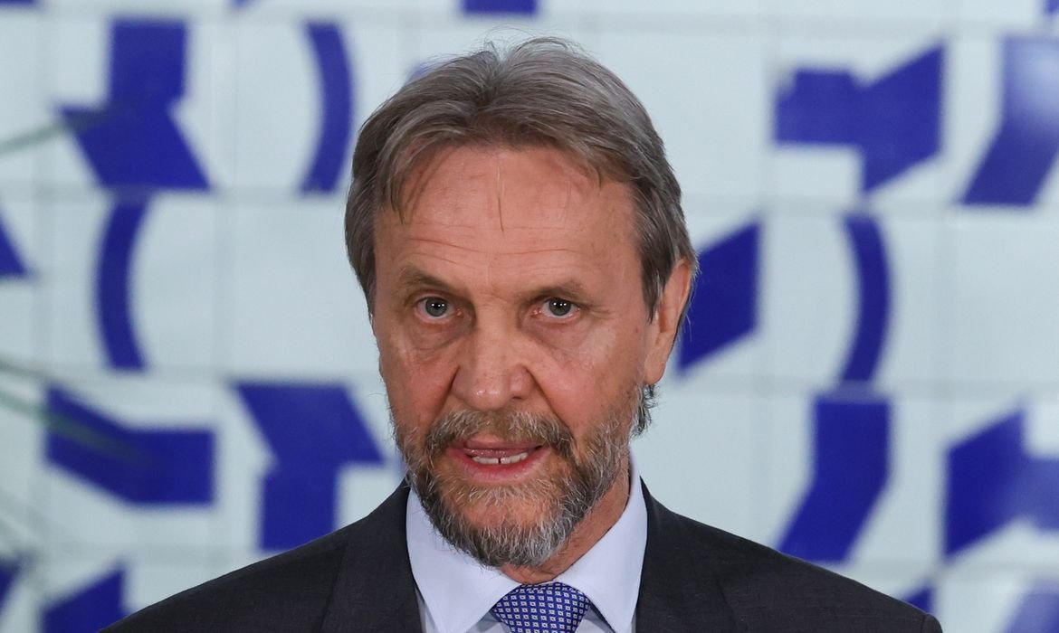 No momento você está vendo Após AVC isquêmico, líder do PT na Câmara continua internado