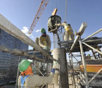 Brasil cria 165,8 mil postos de trabalho em agosto, aponta Caged