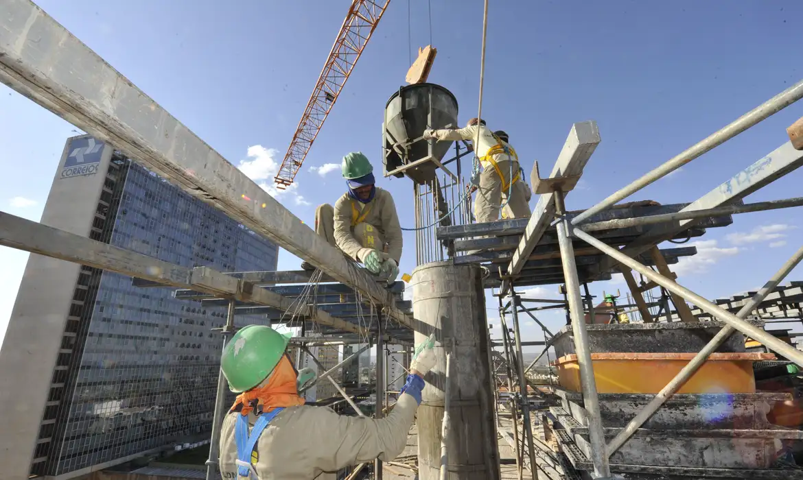 No momento você está vendo Brasil cria 165,8 mil postos de trabalho em agosto, aponta Caged