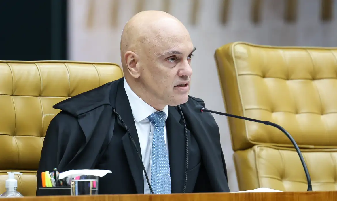 No momento você está vendo Crise no STF: Moraes encaminha pedido de investigação contra Mendonça