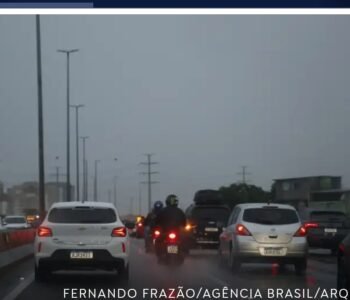 Ciclone e frente fria deixam Centro-Sul em alerta para tempestade