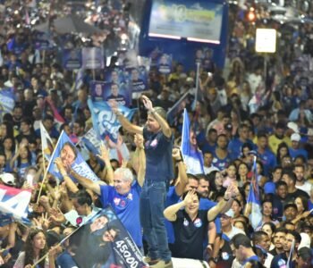 ACM Neto transforma ato de campanha em Carnaval e reúne cerca de 40 mil pessoas em Irecê