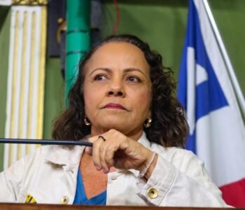 Vereadora denuncia apologia ao crime e aporofobia por bolsonaristas em plena Reitoria da UFBA
