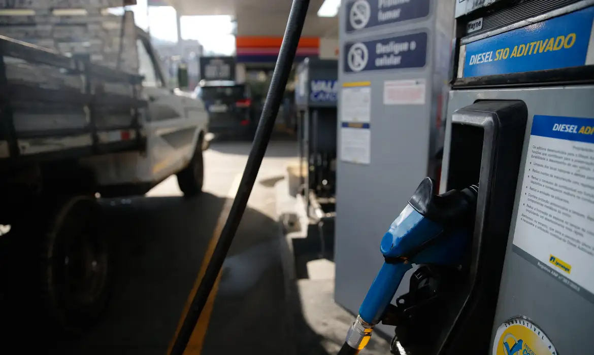 No momento você está vendo Subsídios à gasolina e ao diesel são ampliados após alta do petróleo