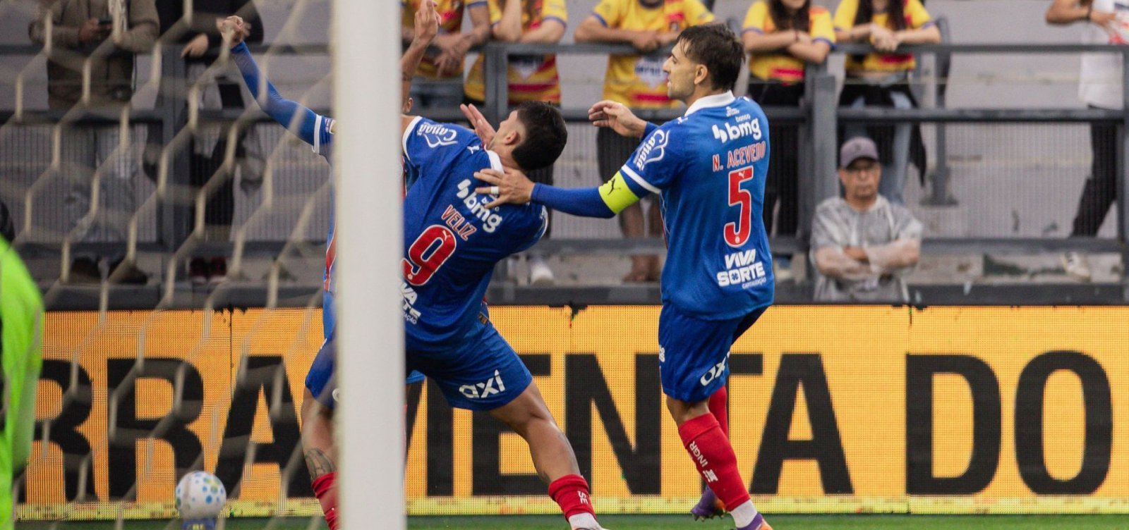 No momento você está vendo Bahia vence outra fora e chega a 10 jogos seguidos invicto